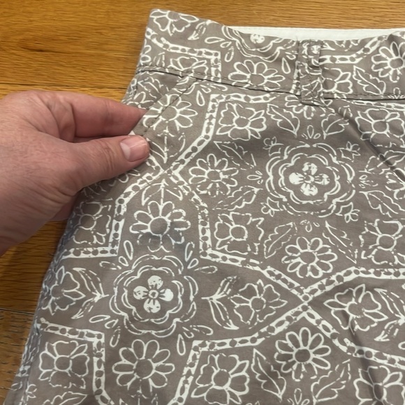 Old navy women’s floral shorts size 6 petite. - Picture 3 of 10